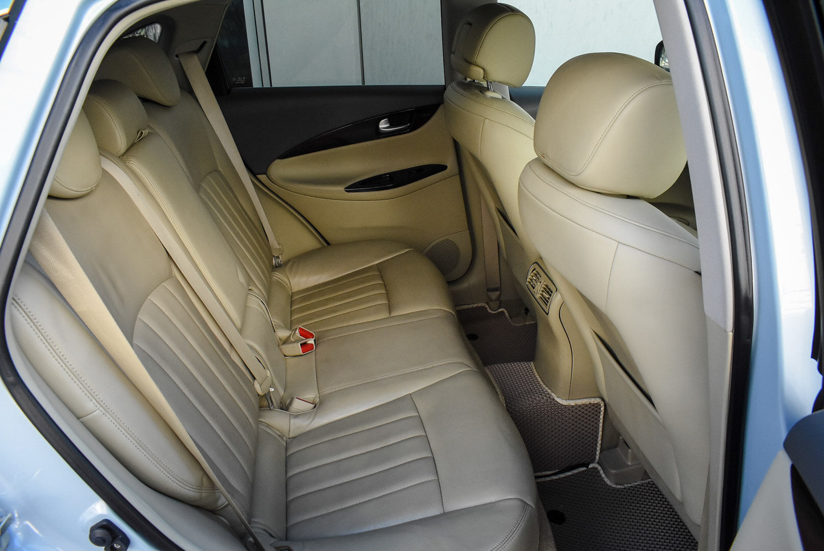 Infiniti EX, I (J50) EX25 2.5 AT (222 л.с.) 4WD 2011