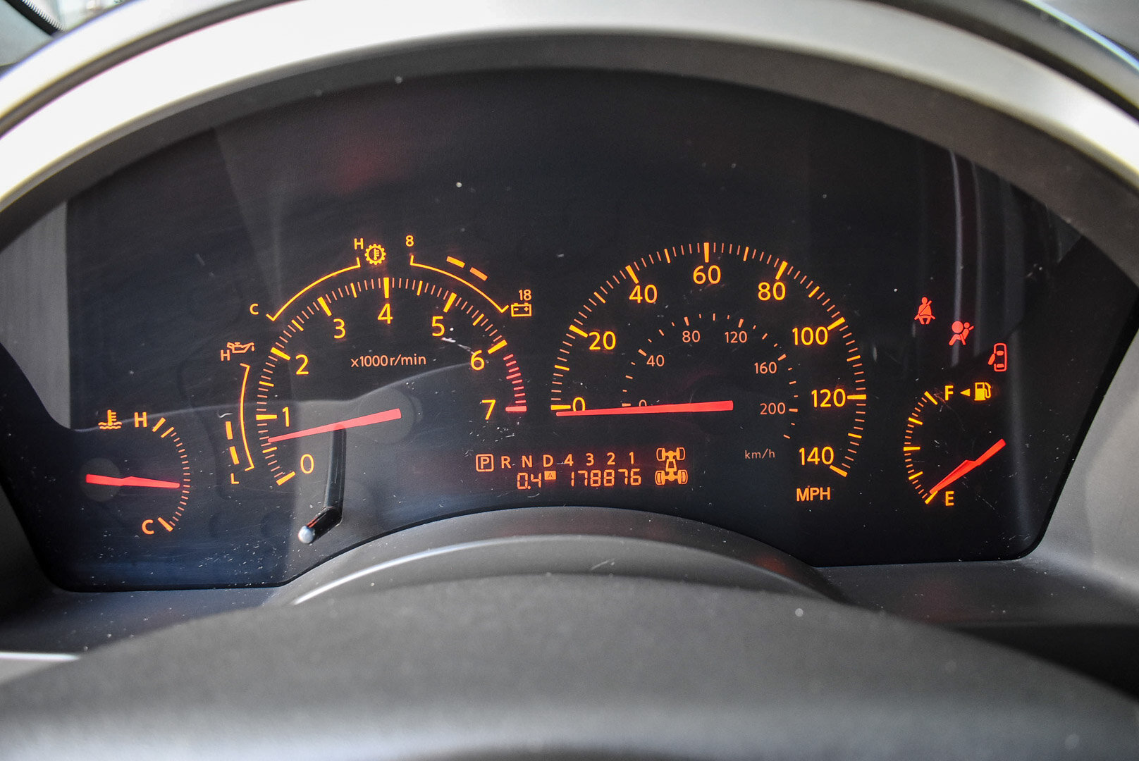 Infiniti QX56, I 5.6 AT (313 л.с.) 4WD 2004