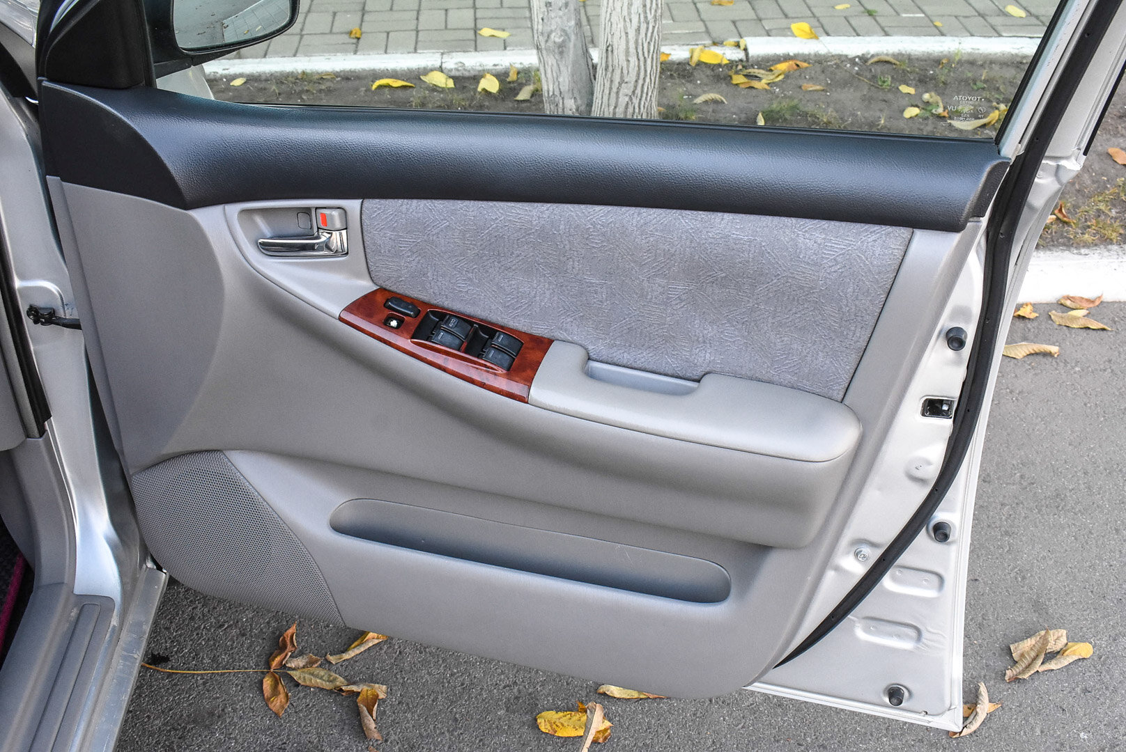 Toyota Corolla, IX (E120, E130) 1.5 AT (110 л.с.) 2002