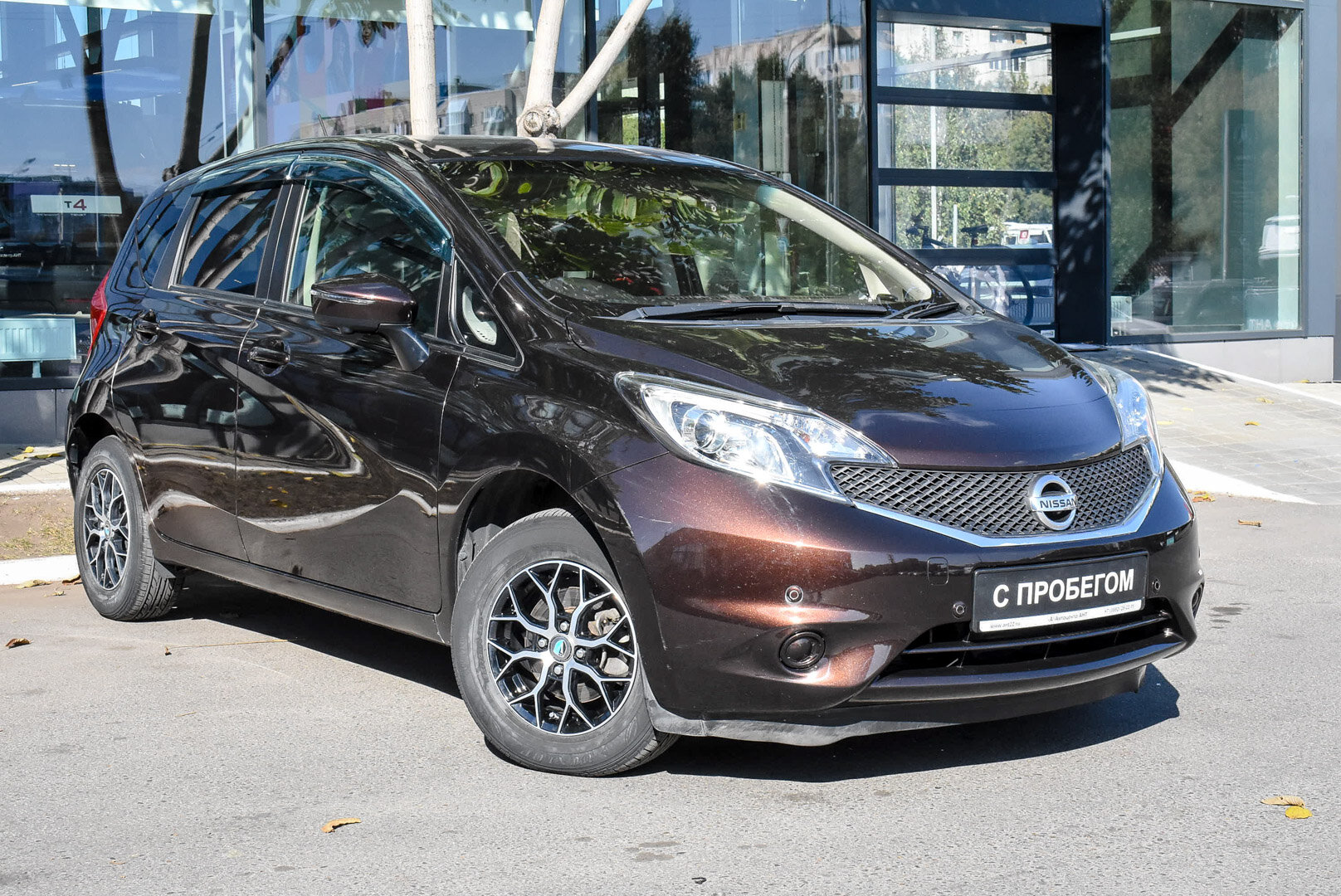 Nissan Note, II 1.2 CVT (98 л.с.) 2015