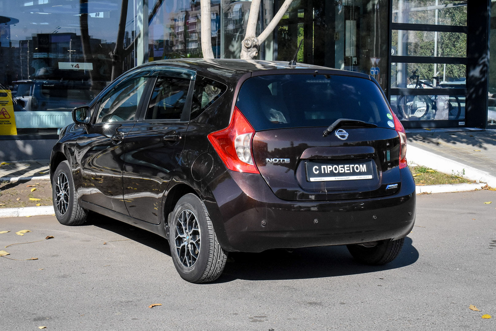 Nissan Note, II 1.2 CVT (98 л.с.) 2015