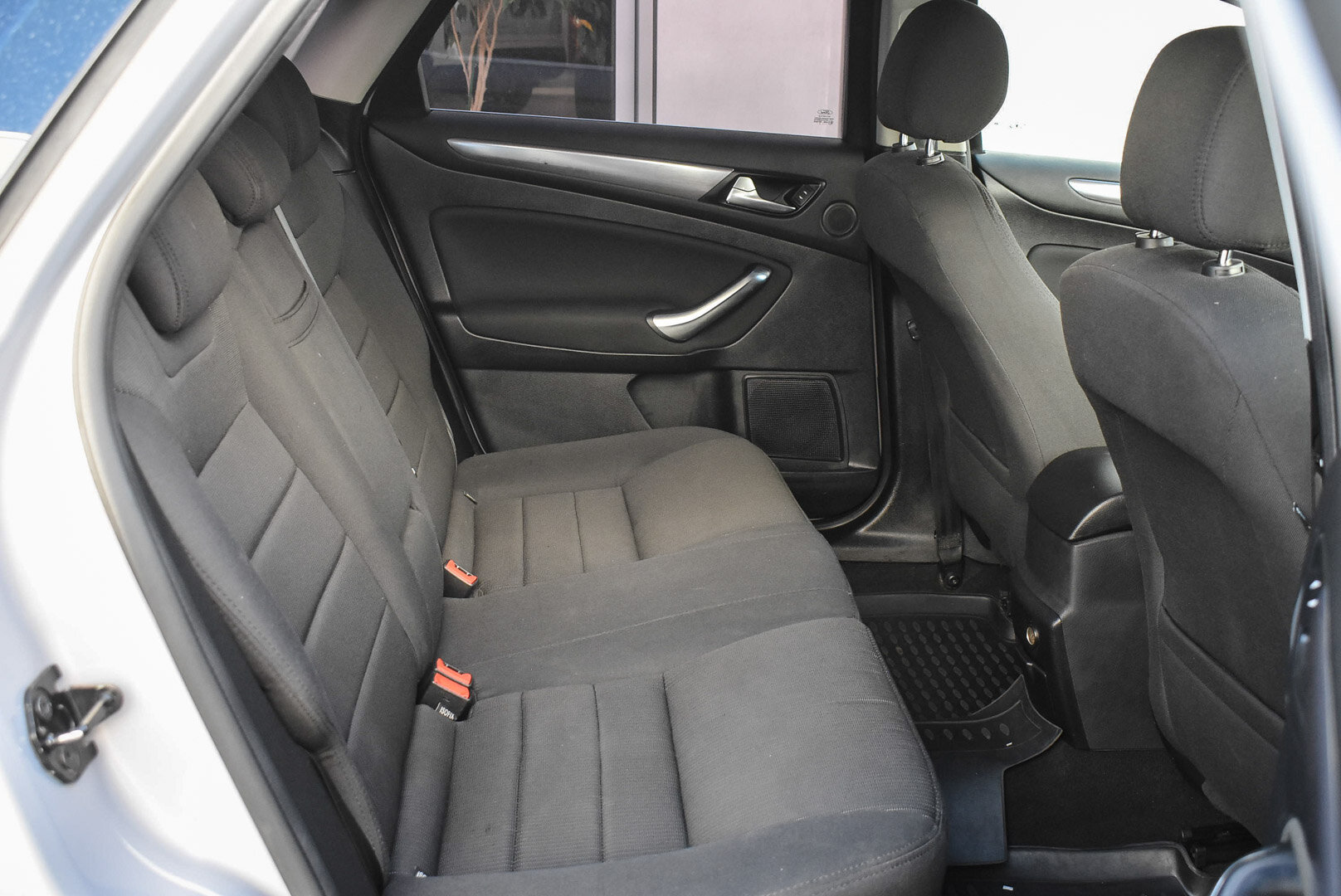 Ford Mondeo, IV Рестайлинг 2.0 MT (145 л.с.) 2012