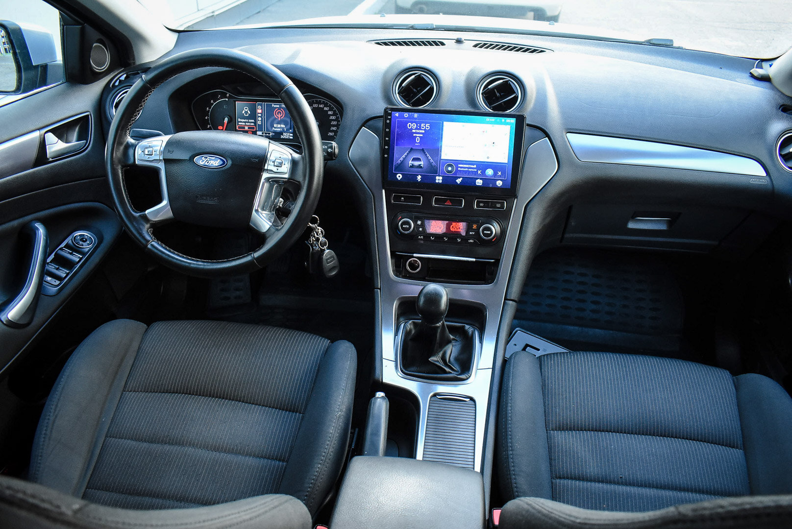 Ford Mondeo, IV Рестайлинг 2.0 MT (145 л.с.) 2012