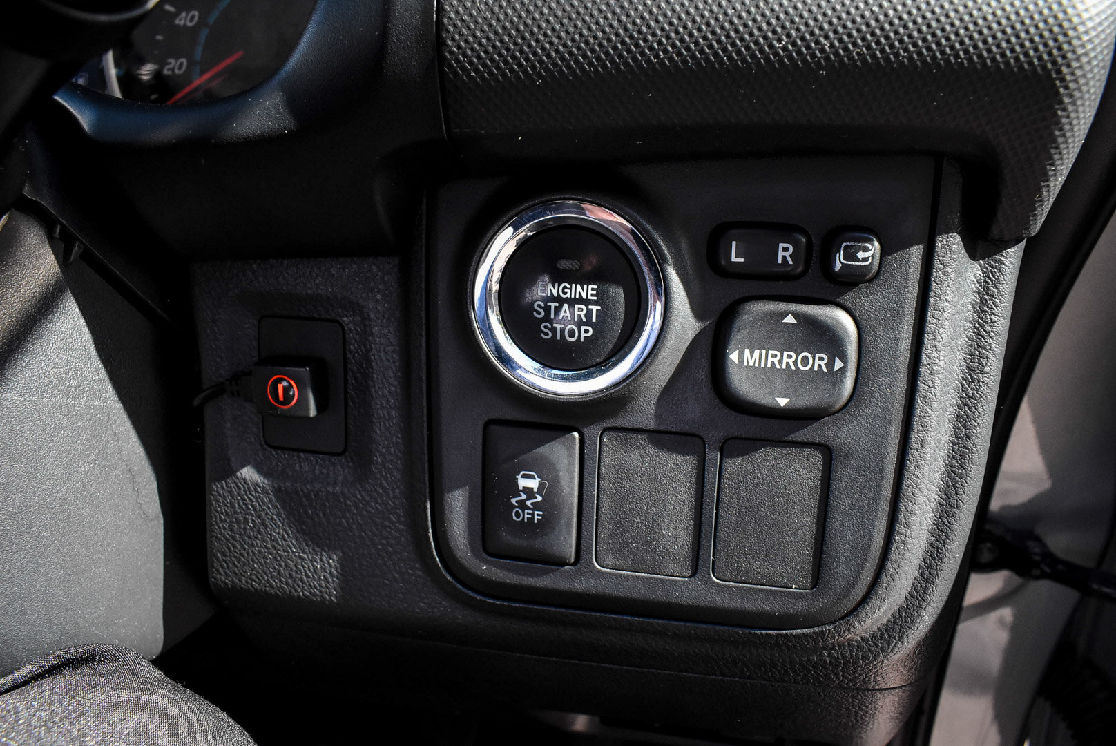 Toyota Wish, II 1.8 CVT (144 л.с.) 2010