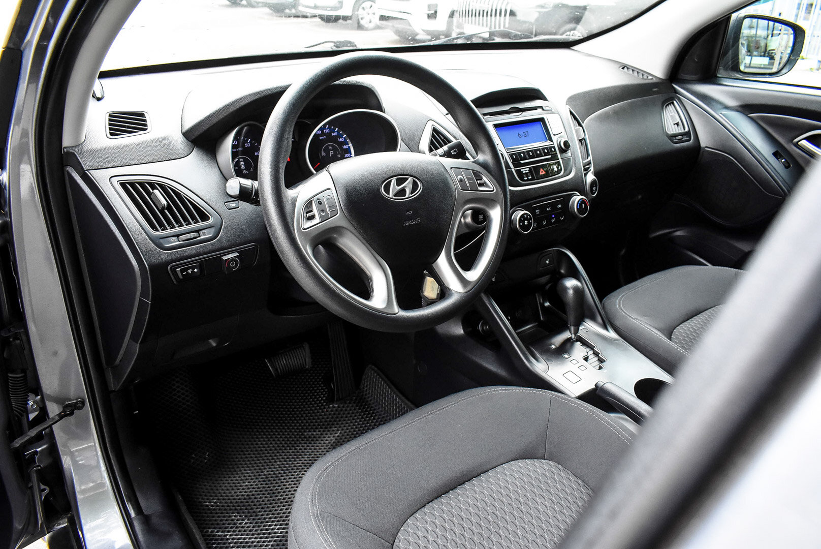 Hyundai ix35, I 2.0 AT (150 л.с.) 2012