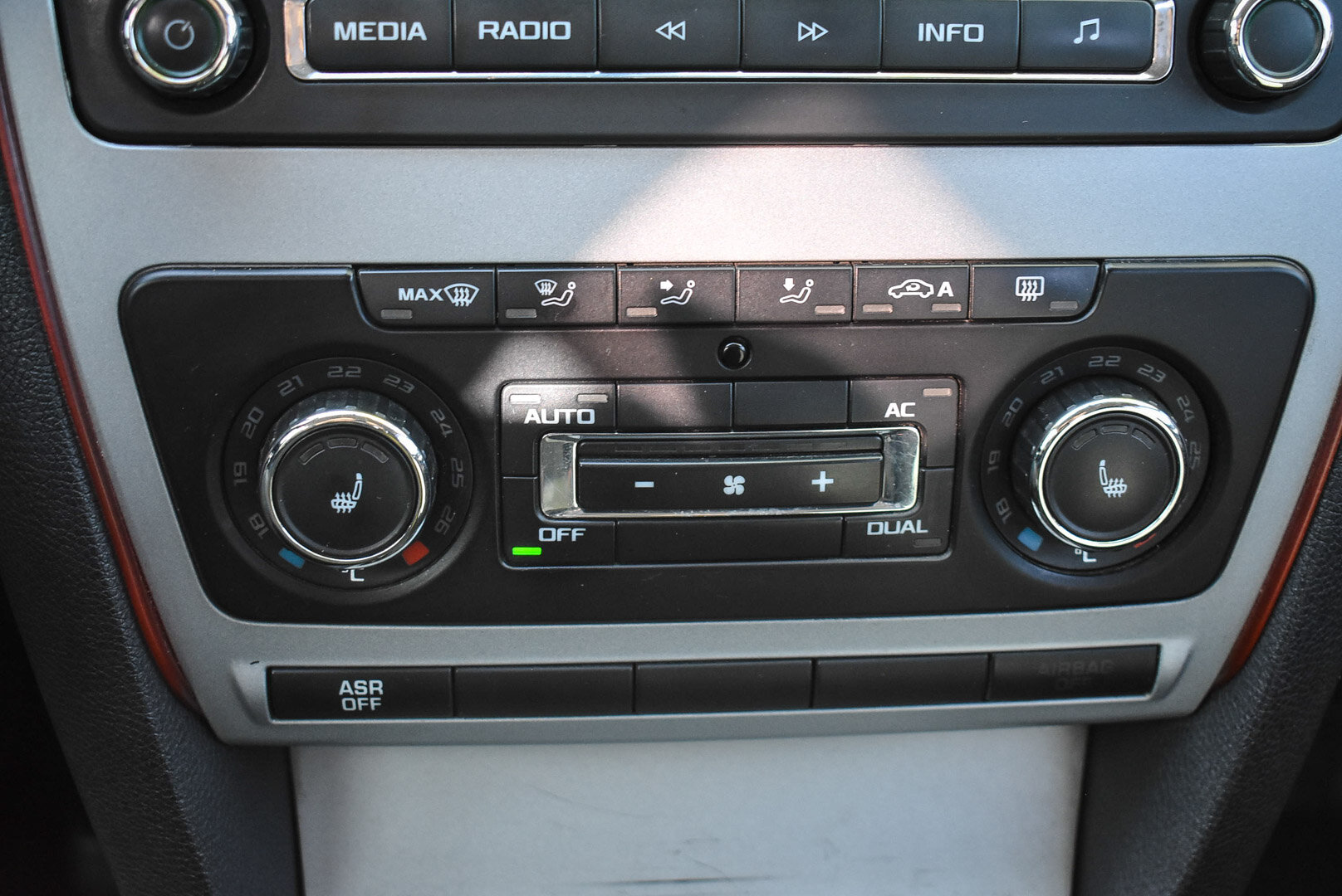 Skoda Octavia, II (A5) Рестайлинг 1.6 AT (102 л.с.) 2012
