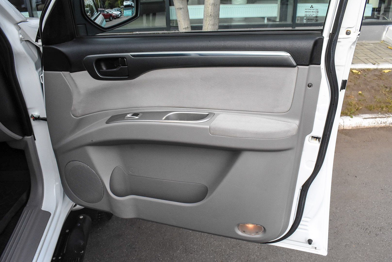 Mitsubishi Pajero Sport, II Рестайлинг 2.5d MT (178 л.с.) 4WD 2015