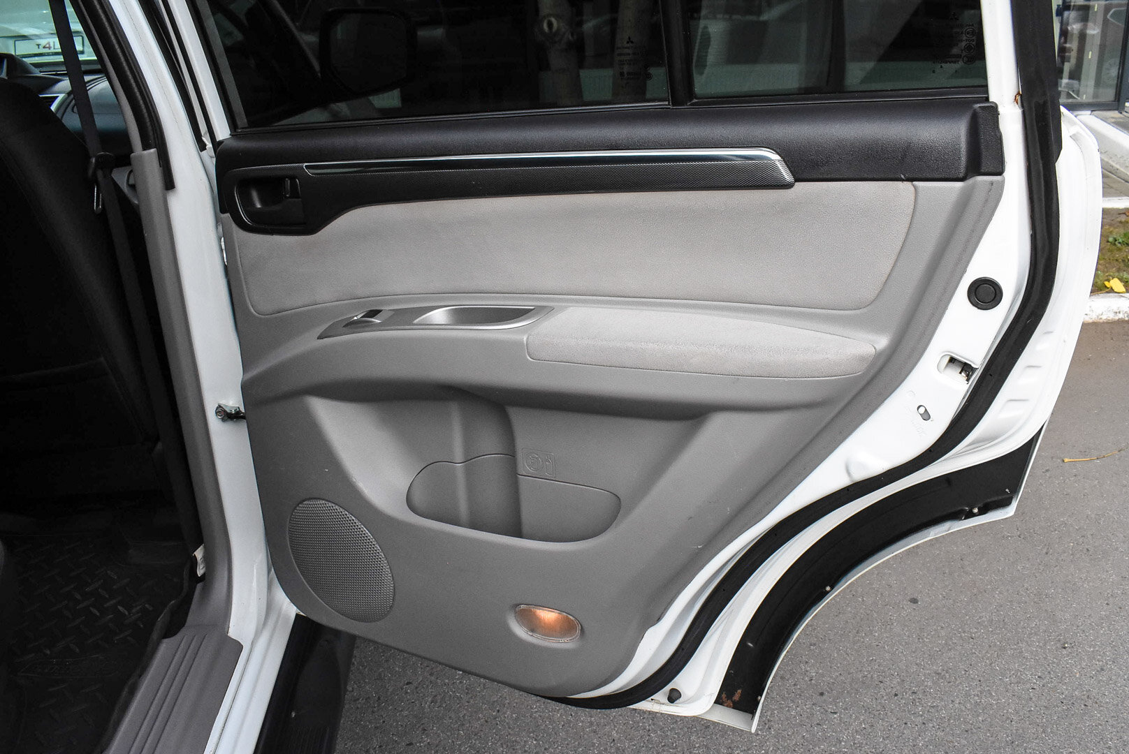 Mitsubishi Pajero Sport, II Рестайлинг 2.5d MT (178 л.с.) 4WD 2015