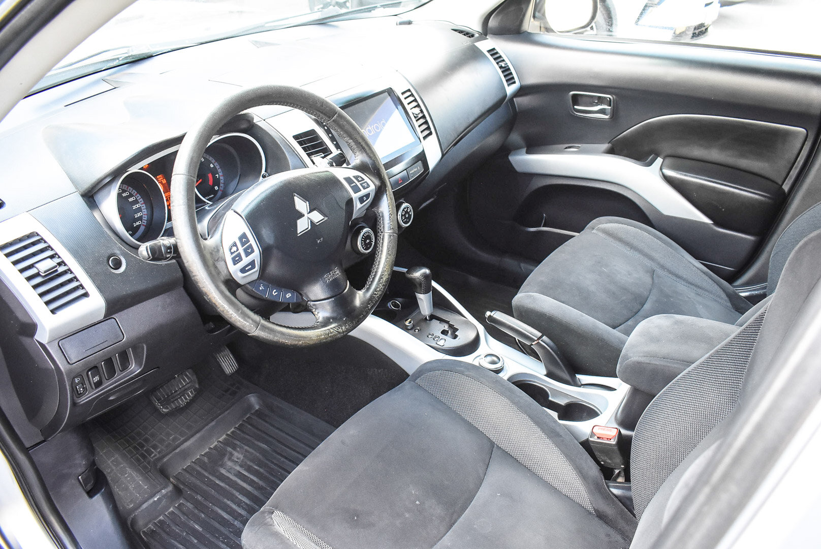 Mitsubishi Outlander, II 3.0 AT (220 л.с.) 4WD 2008