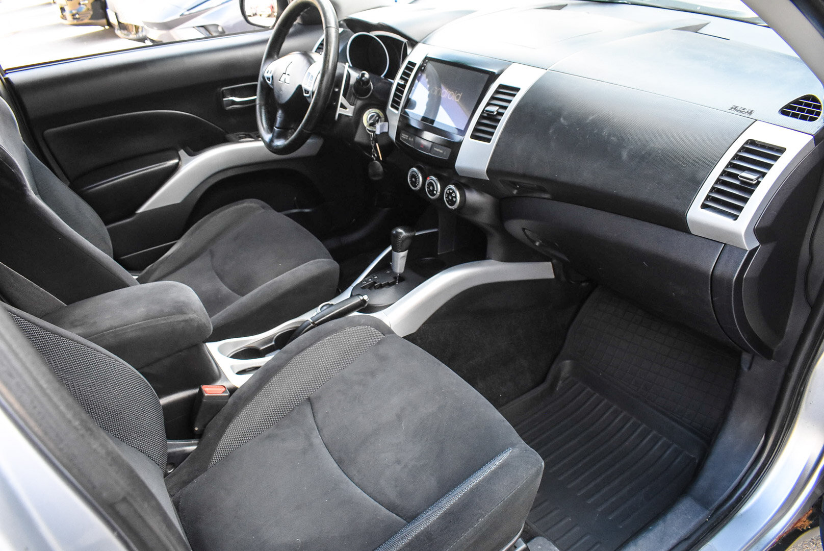 Mitsubishi Outlander, II 3.0 AT (220 л.с.) 4WD 2008