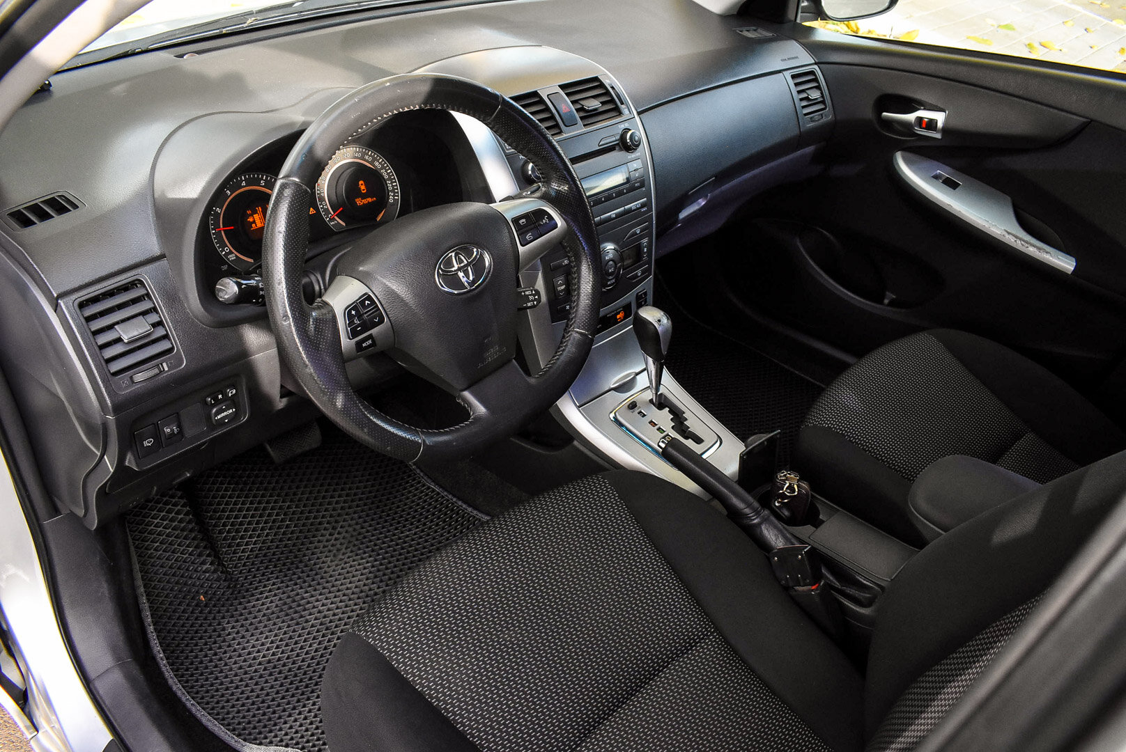 Toyota Corolla, X (E140, E150) Рестайлинг 1.6 AT (124 л.с.) 2011