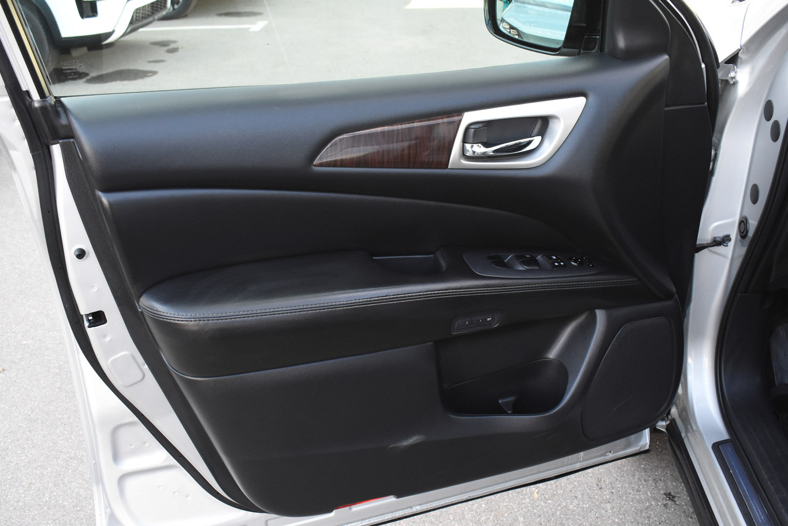 Nissan Pathfinder, IV 3.5 CVT (249 л.с.) 4WD 2014