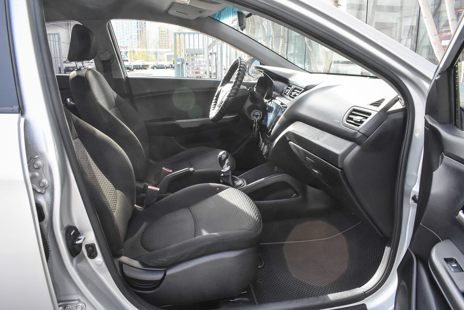 Kia Rio, III Рестайлинг 1.4 MT (107 л.с.) 2016