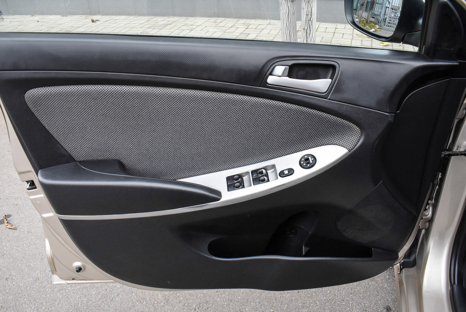 Hyundai Solaris, I 1.6 AT (123 л.с.) 2011