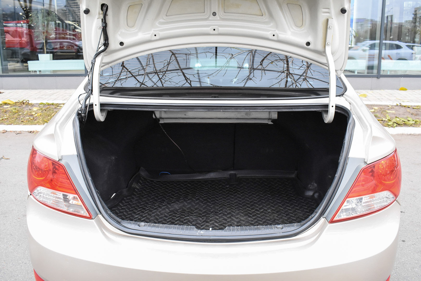 Hyundai Solaris, I 1.6 AT (123 л.с.) 2011